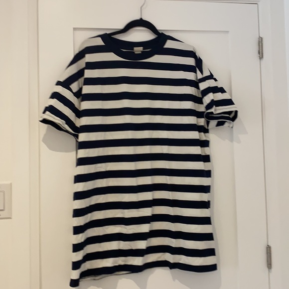 H&M stripped navy and white T-shirt dress. - Picture 2 of 4